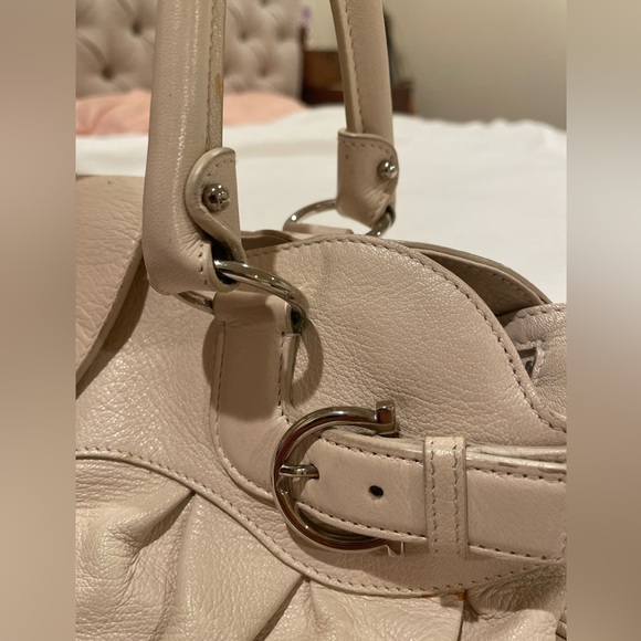 Salvatore Ferragamo Gancini Marissa Leather Zippered Cream Purse - Picture 2 of 6